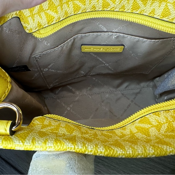 Michael Kors Mirella Small Ombré Signature Logo Crossbody Bag – Daisy Yellow NWT - Picture 4 of 9